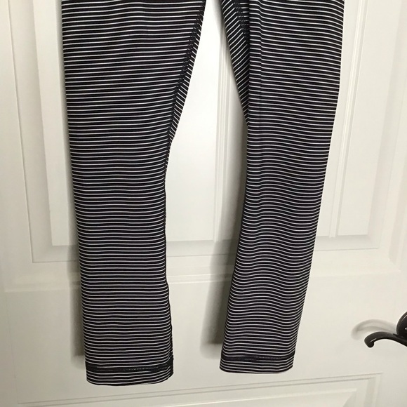 Lululemon Wunder Under Crop Full-On Luxtreme 21" in Hype Stripe Black White. - Picture 4 of 9